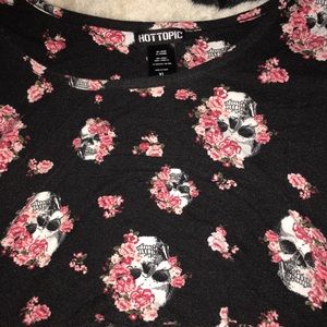 HOT TOPIC FLAIR TOP